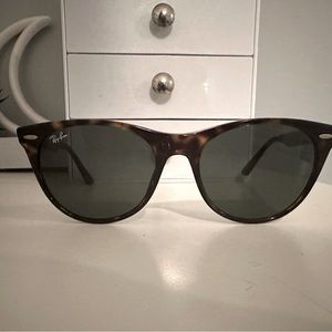 Ladies Raybans - tortoise shell colour frame